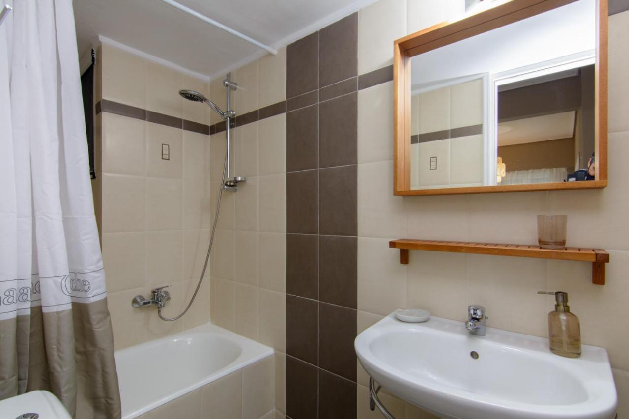 48, Cozy In Center * Kalamata